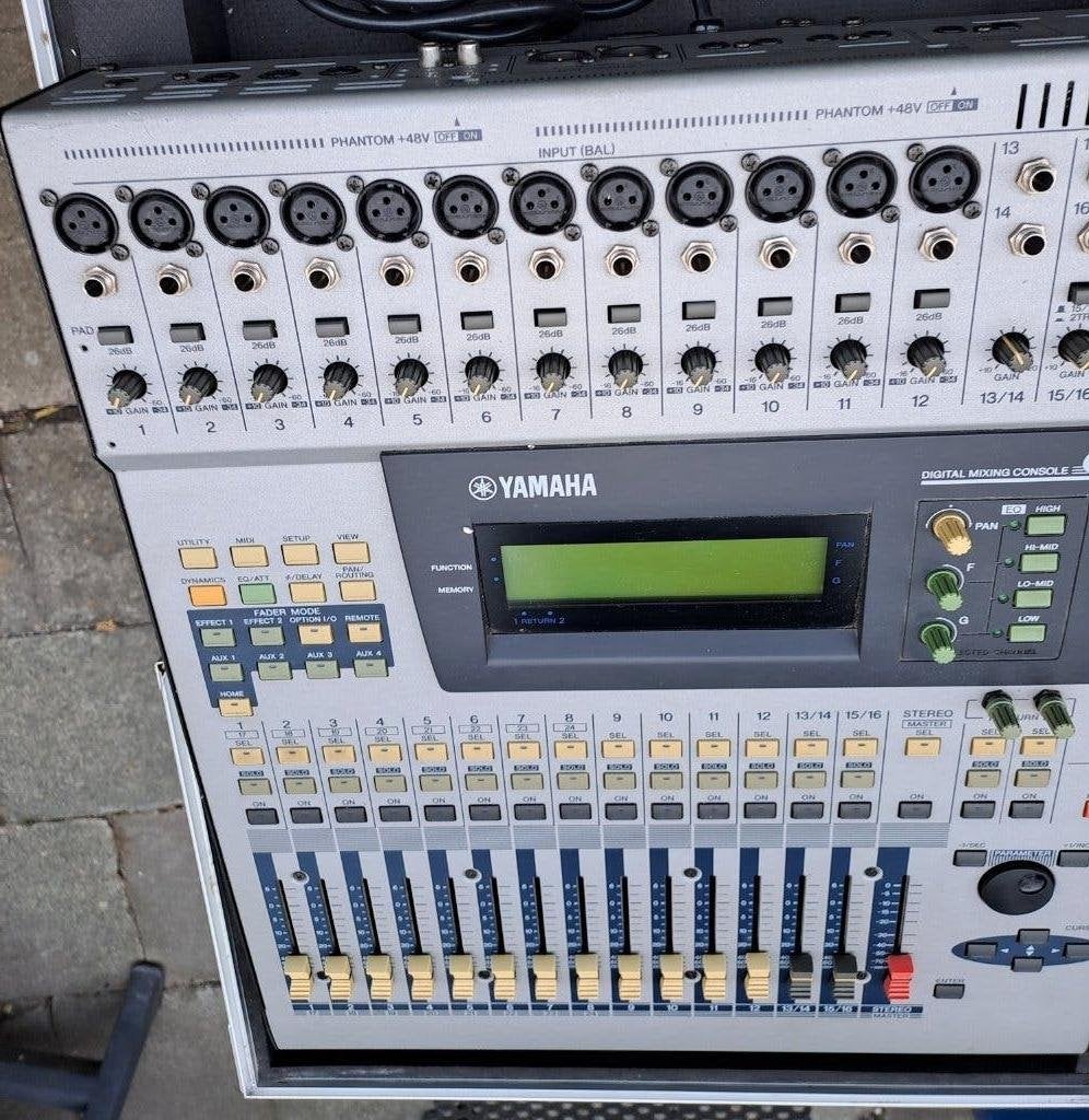 Digitaal mengpaneel YAMAHA, Ophalen, Gebruikt, 10 tot 20 kanalen, Microfooningang