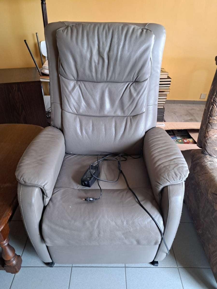 Comfortabele elektrische relaxzetel met sta-op functie, Huis en Inrichting, Fauteuils, Ophalen