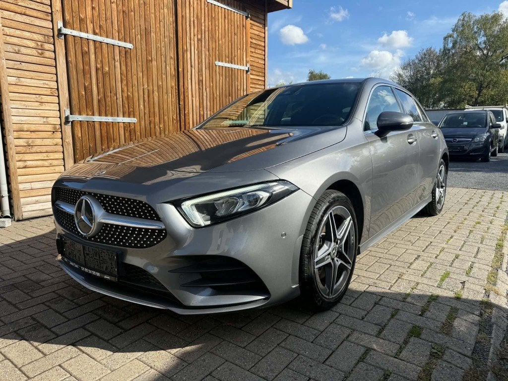 Mercedes-Benz A250e - 2022 - AMG, Auto's, 4 cilinders, 31 g/km, Bedrijf, 5 deurs
