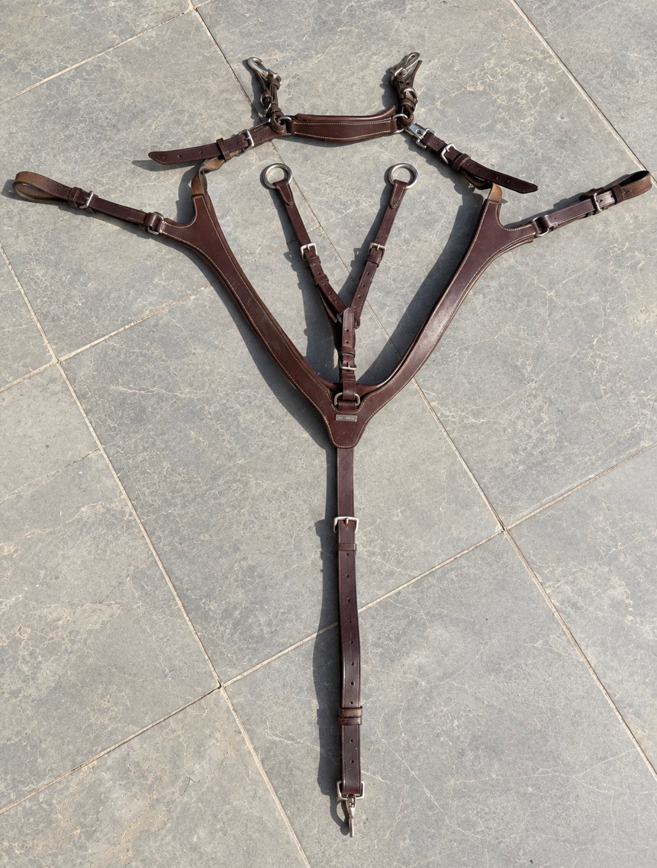 Cheval martingal en cuir - marron - bon état, Animaux & Accessoires, Marron, Enlèvement ou Envoi, Forme anatomique, Comme neuf