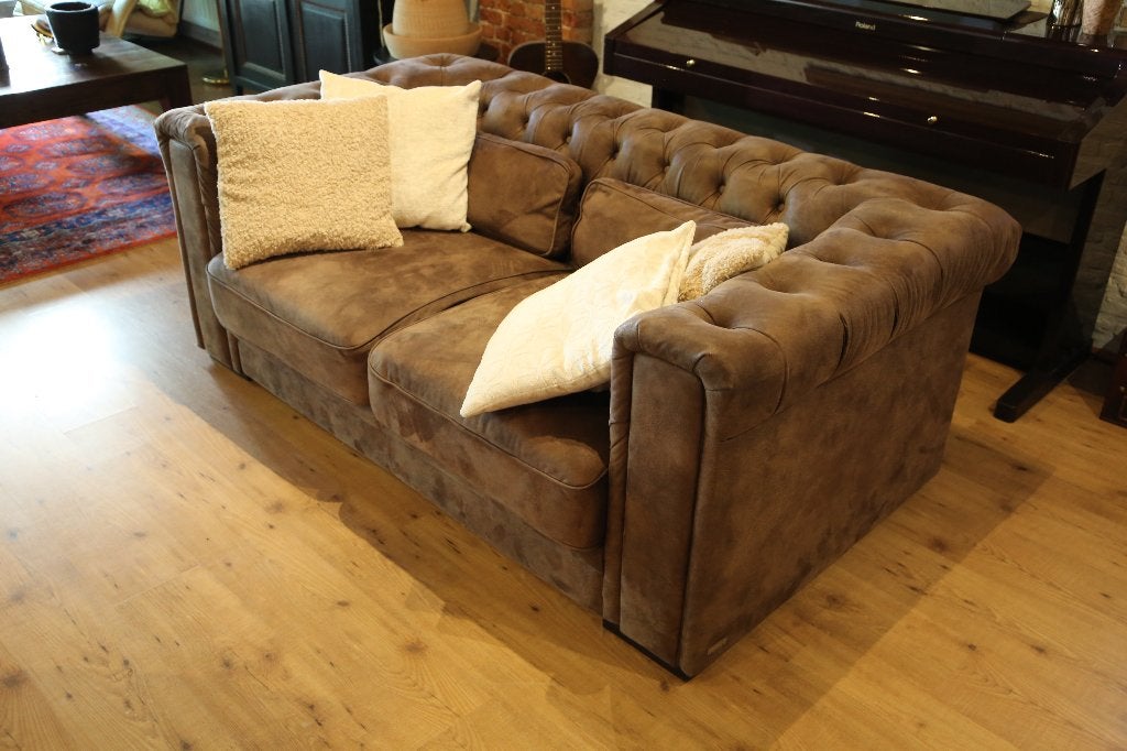 Chesterfield 2-zits zetel in cognac/bruin lederlook, 100 à 125 cm, Enlèvement, Utilisé, Deux personnes