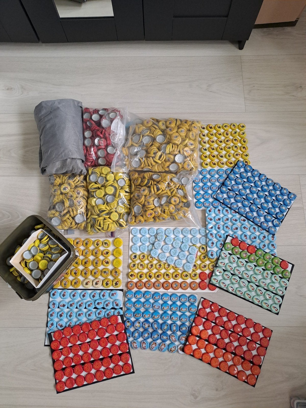 CAPSULES DE BOUTEILLES D'ACHOUFFE - CAPSULES DE BIÈRE - CAPS, Collections, Marques de bière, Envoi
