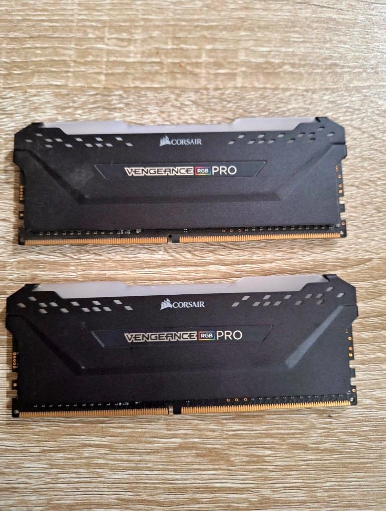 Corsair Vengeance rgb pro 2x8 GB ddr4 3600 MHz, Ophalen, DDR4, Zo goed als nieuw, Desktop