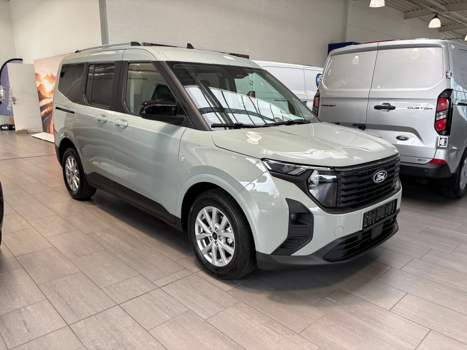 Ford Tourneo Courier Titanium 1.0 EcoBoost 125 PK AUTOMAAT, Autos, Achat, Autres couleurs, Noir, 5 places