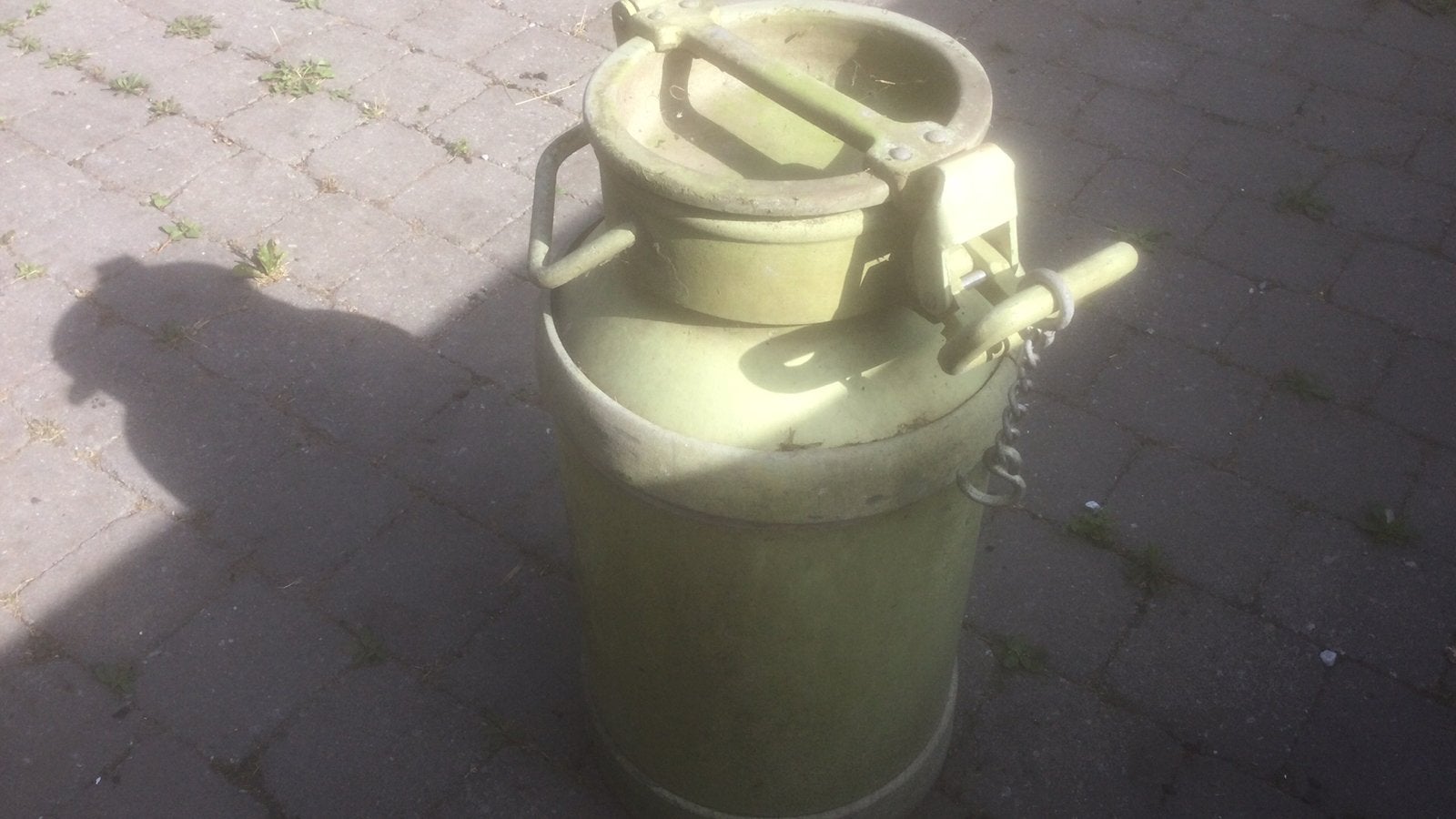 Oude melk kan, Ophalen, Gebruikt
