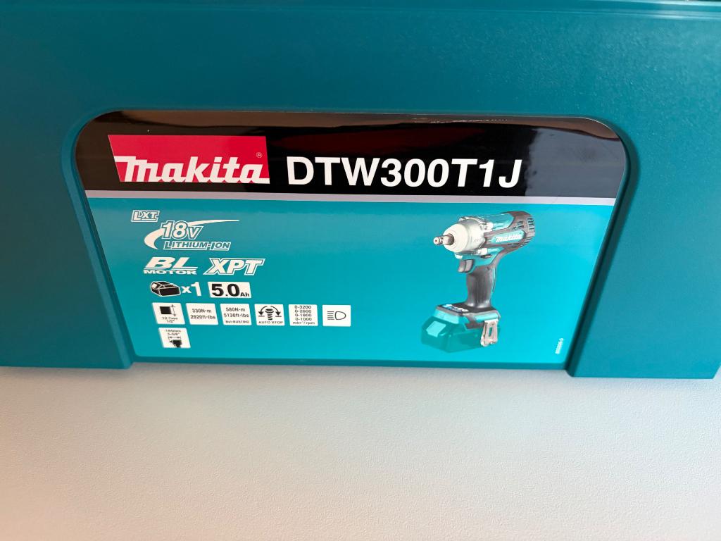Makita slagmoersleutel DTW300 inclusief 1 batterij BL1850b, Ophalen of Verzenden, Nieuw, Overige typen, Variabele snelheid