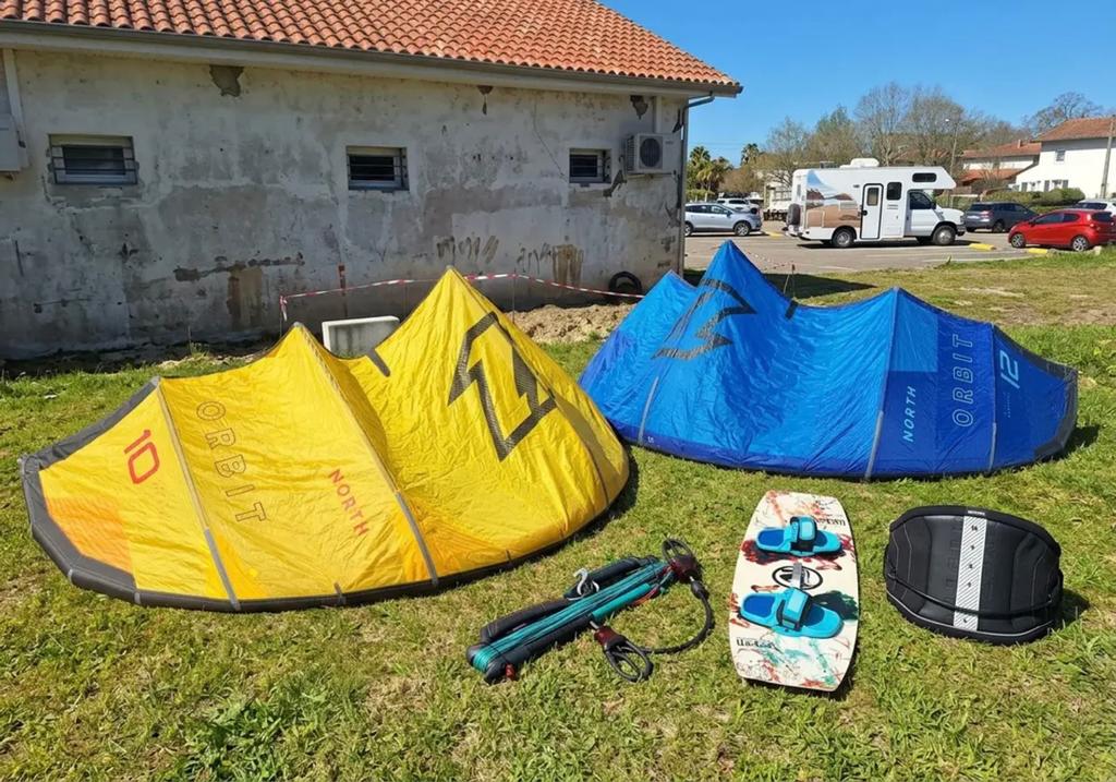 Kite North Orbit 10m et 12m(pack)+ Barre + Planche + harnais, Enlèvement, Kite