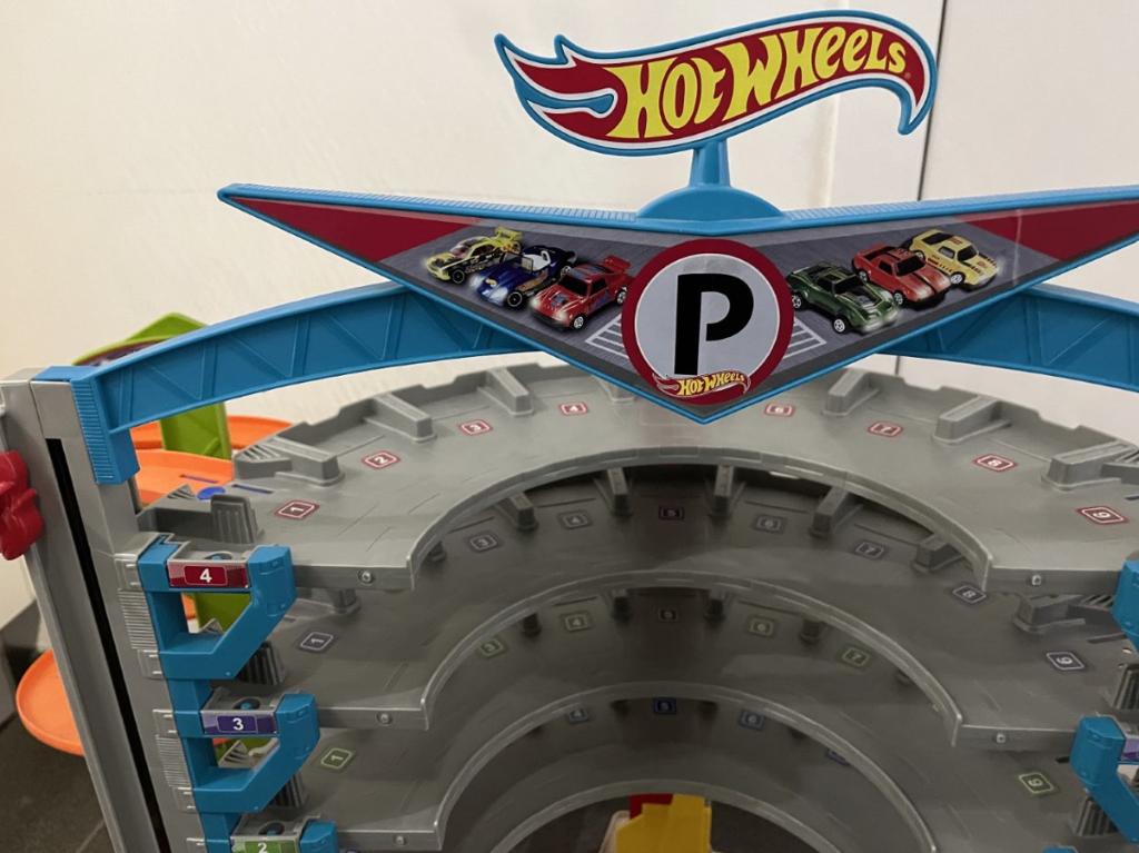 Hotwheels garage, Kinderen en Baby's, Speelgoed | Racebanen, Ophalen, Racebaan, Zo goed als nieuw, Hot Wheels