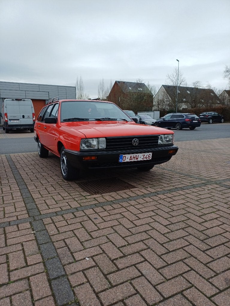 VW Passat 32B, Rouge, Boîte manuelle, 5 portes, Particulier