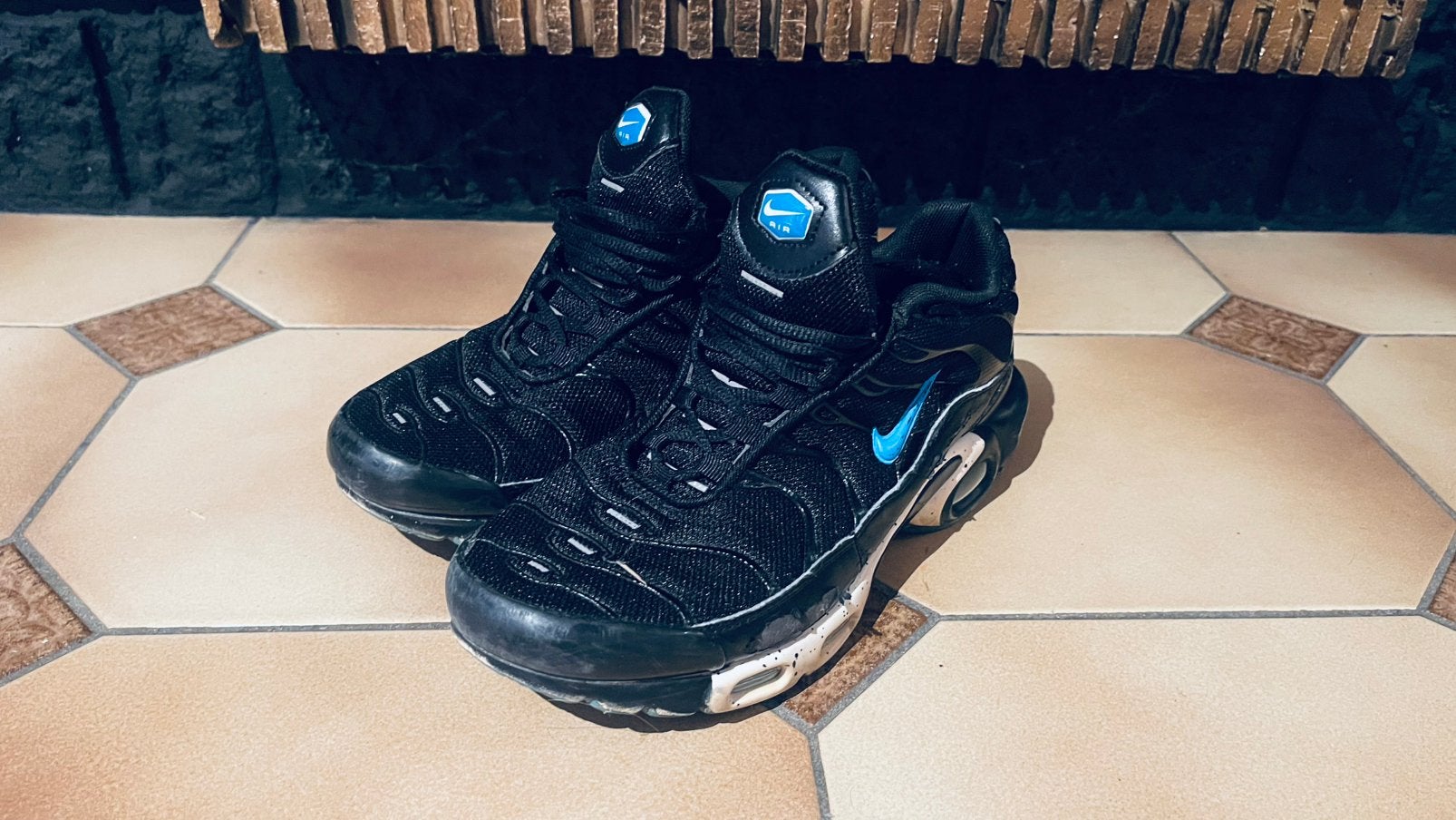 Nike tn, Sport en Fitness, Basketbal, Ophalen, Gebruikt, Schoenen
