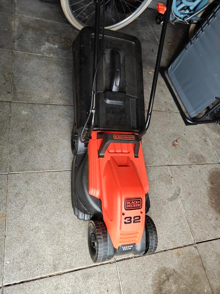 Black & Decker grasmaaier 1200W 32cm, Tuin en Terras, Ophalen