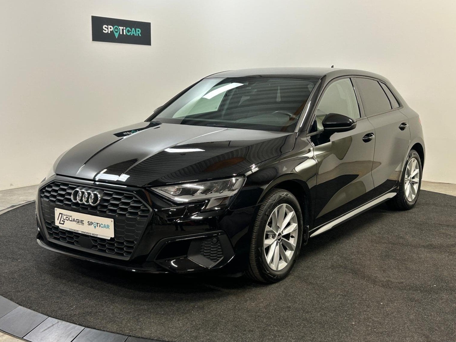 Audi A3 35 TFSI 1.5 BENZINE - AFNEEMBARE TREKHAAK (bj 2021), Auto's, 1360 kg, Stof, Bedrijf, Grijs
