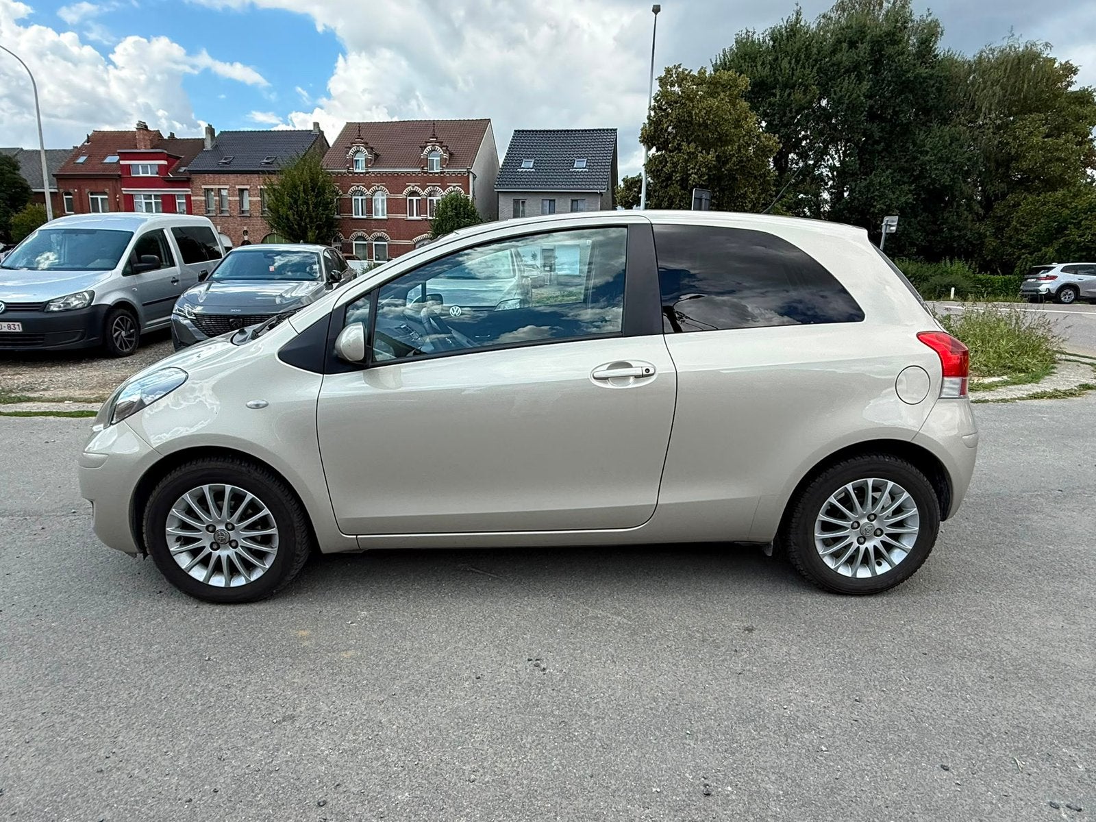 Toyota yaris 1.3 benzine 63000 km 09/2010 airco, 4 cilinders, Particulier, 3 deurs, 5 zetels