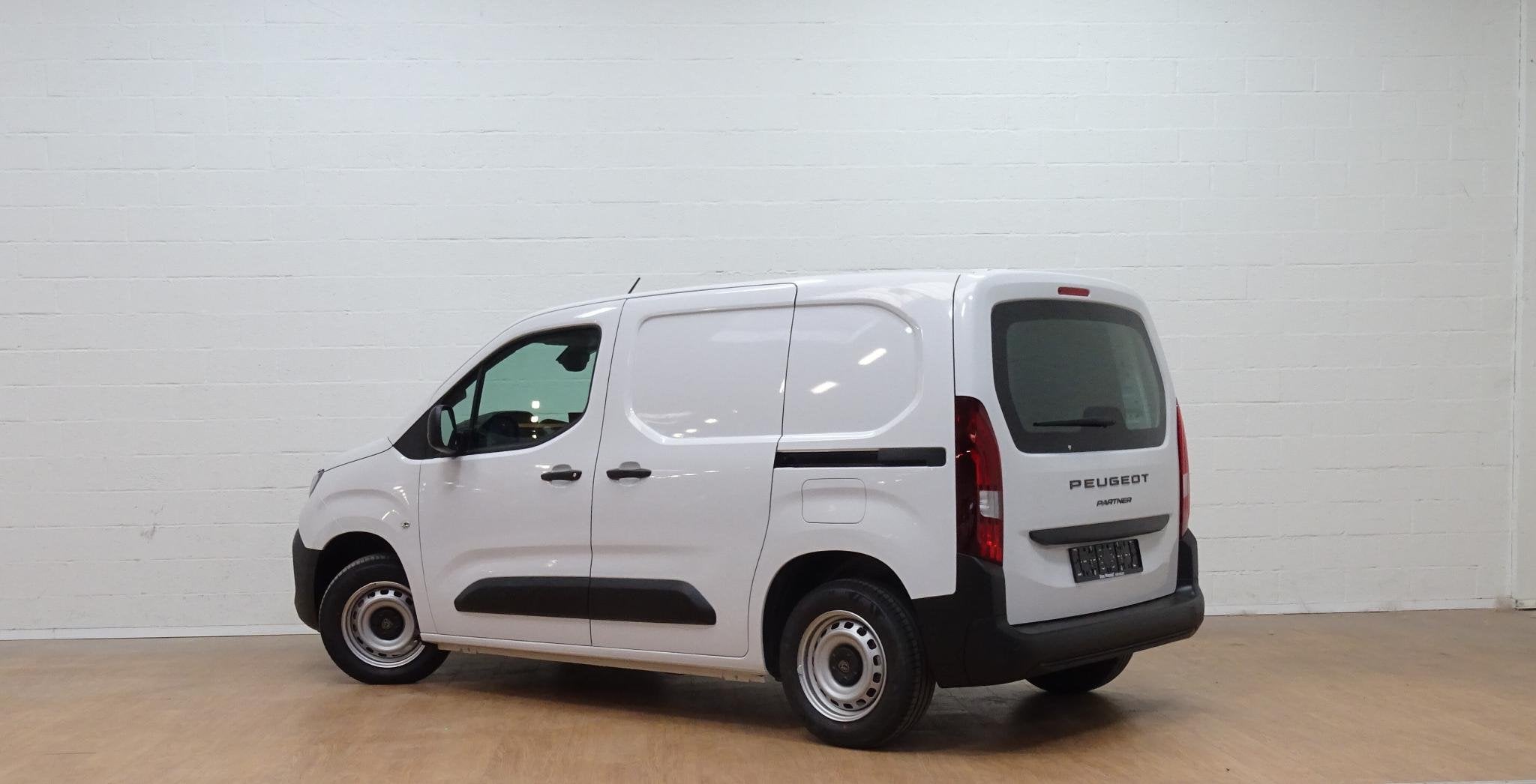 Peugeot Partner 1.2 TURBO 110 M LIGHT L1, Auto's, Voorwielaandrijving, 4 deurs, Stof, Gebruikt