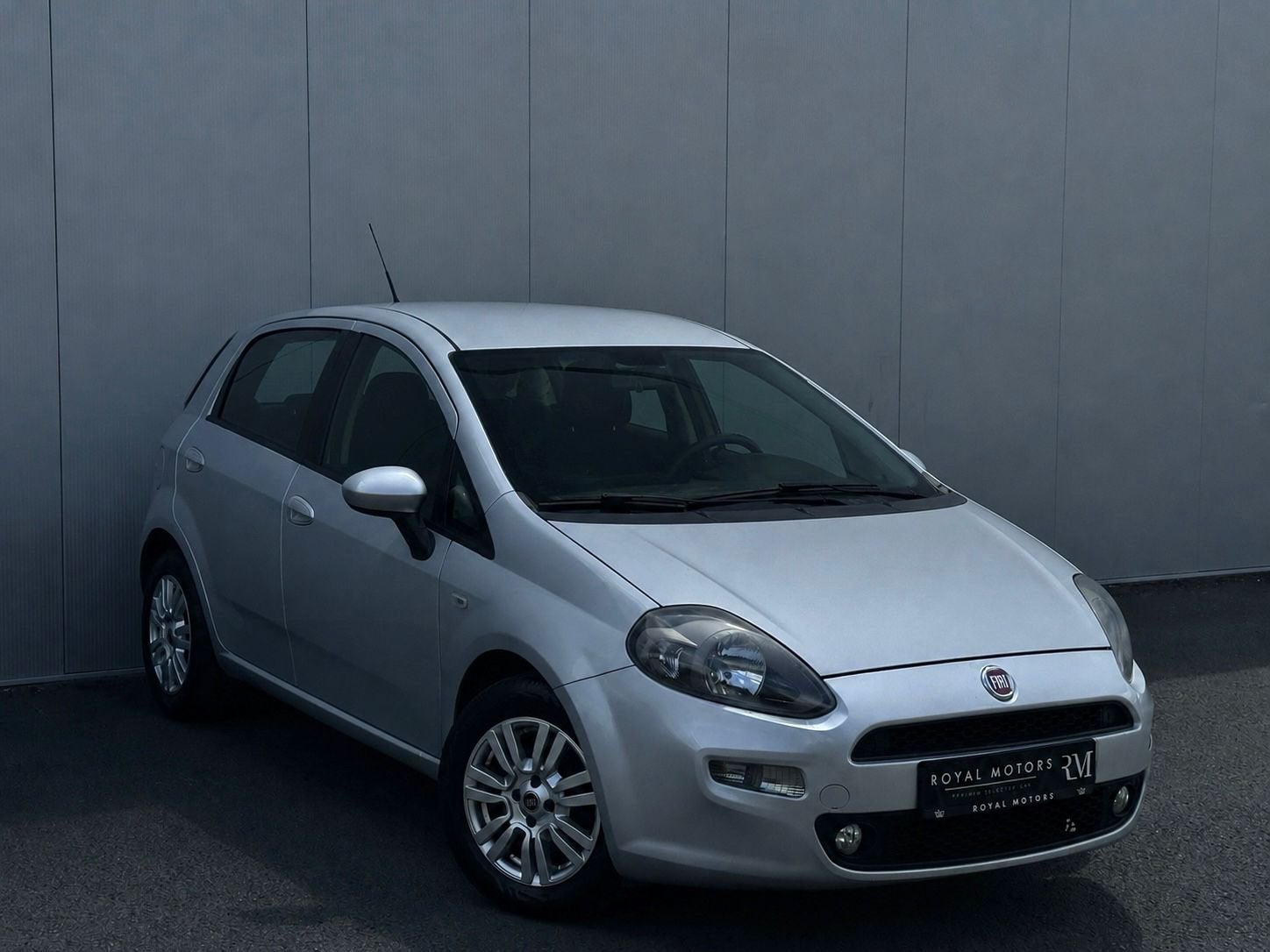 Fiat Punto Evo 1.2 - Lounge seulement 113.000 km GAR. 1AN, Autos, 1242 cm³, Achat, Entreprise, https://public.car-pass.be/vhr/6c85d3d5-aa0d-4a69-bd07-7ca19ed2a81e