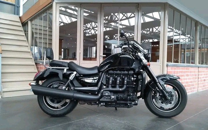TRIUMPH ROCKET 3 X EDITION SPECIALE # 309/500
MAI 2015