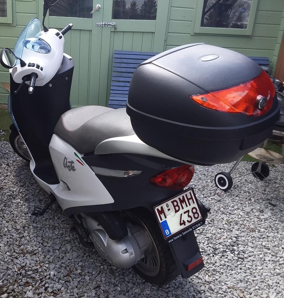 Scooter 125cc naponia wit als nieuw 1300 km, Fietsen en Brommers, Scooters | SYM, Zo goed als nieuw, Overige modellen, Benzine