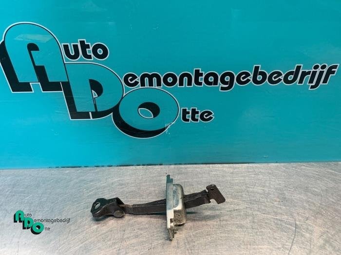 Butée 4portes avant droite d'un Toyota Yaris Verso (Yaris V, -, 3 mois de garantie, Toyota, Utilisé
