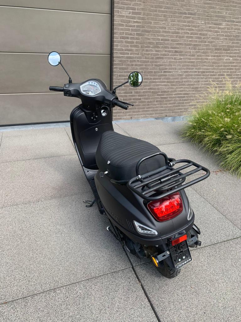 Mooie agm scooter,, Ophalen, Zo goed als nieuw
