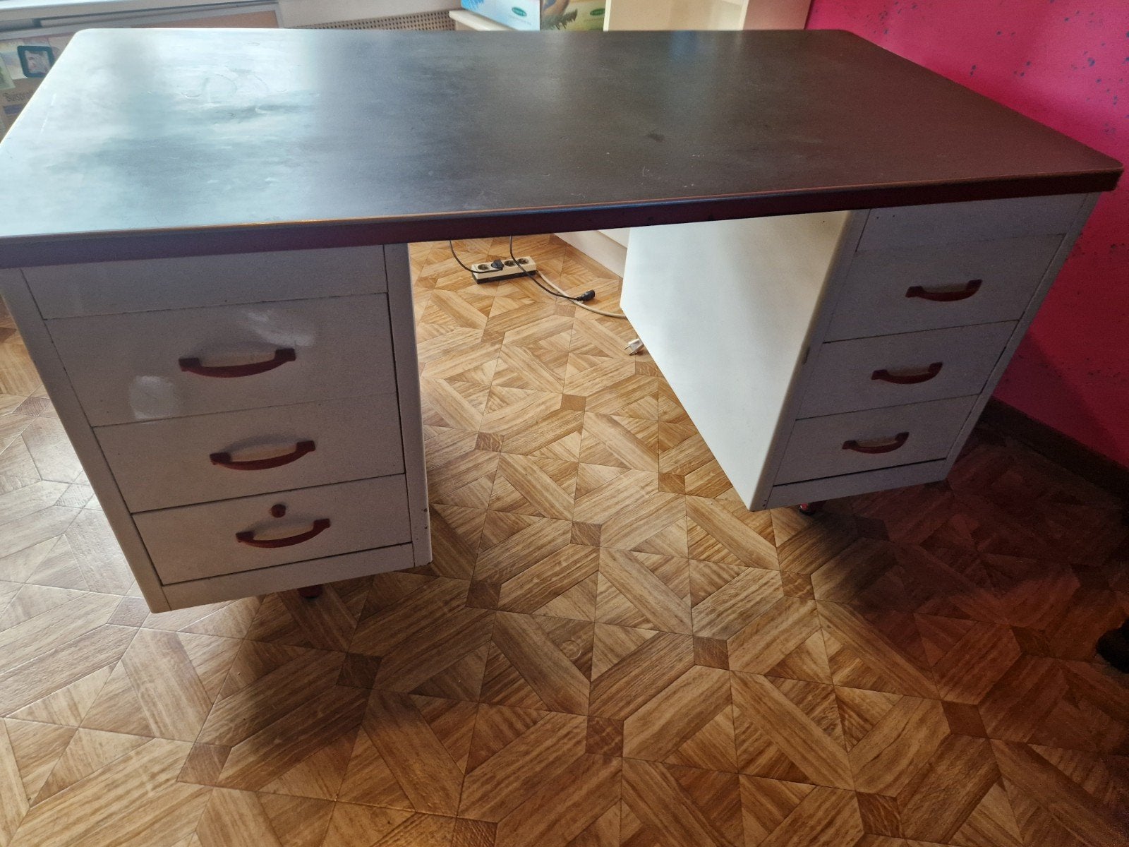 Zeer stevige, vintage metalen bureau, Huis en Inrichting, Bureaus, Ophalen, Met lades, Gebruikt, Metaal