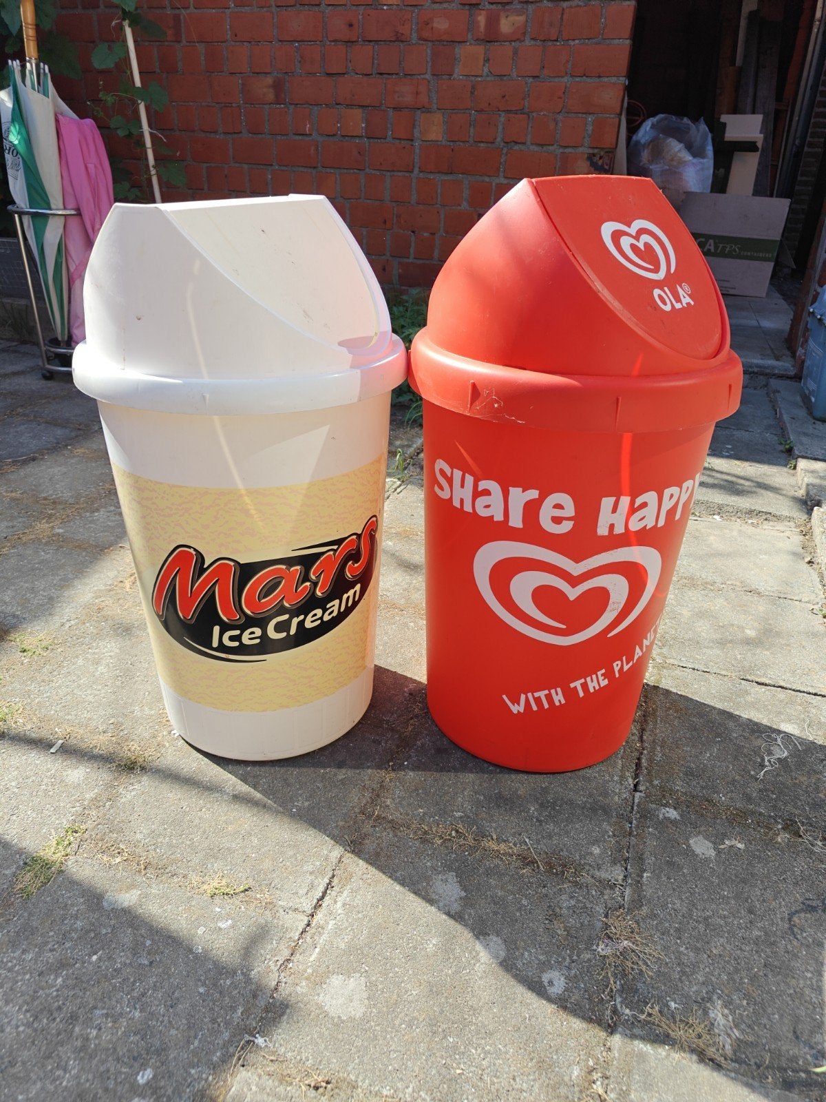 2 vuilbakken uit horeca, Huis en Inrichting, Ophalen, Zo goed als nieuw, Kunststof, Met deksel