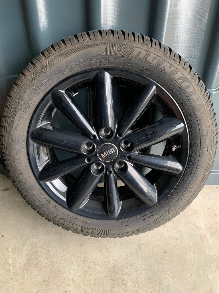 4 roues hiver MINI Cooper 16" d'origine – jantes noires, Autos : Pièces & Accessoires, Pneus et Jantes, Pneus hiver, Enlèvement