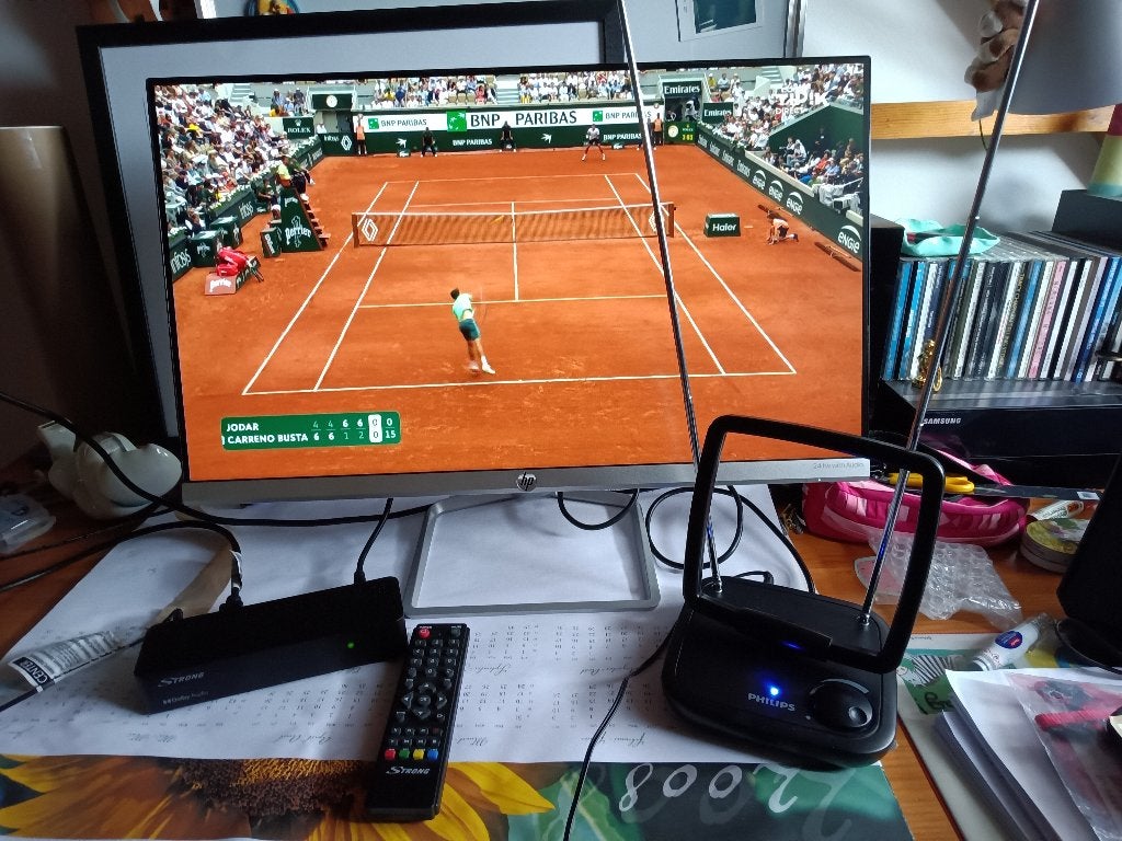Decodeur TNT Full HD Strong + antenne intérieure Philips, TV, Hi-fi & Vidéo, Décodeurs & Enregistreurs à disque dur, Comme neuf