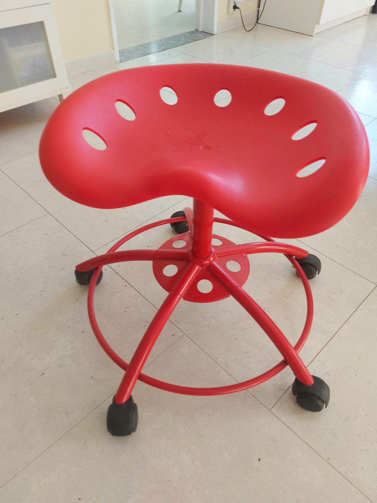 Ikea vintage tractor kruk, Huis en Inrichting, Ophalen, Zo goed als nieuw
