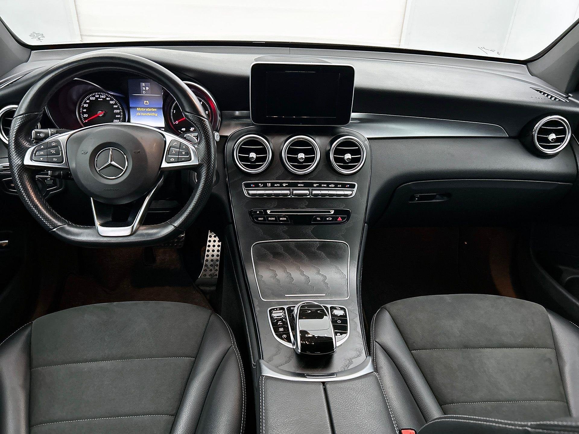 Mercedes-Benz GLC-klasse 220 d 4MATIC Coupé AMG Line | Navi, Auto's, Automaat, Automatische klimaatregeling, Stof, Gebruikt
