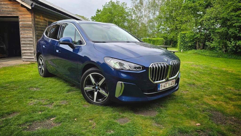 BMW U06 220i 2022 Pano + H/K + Camera + Driving assist plus, Auto's, BMW, Monovolume, Blauw, 5 deurs, Particulier