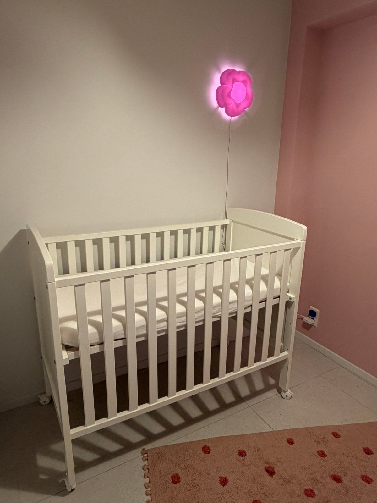 Lit bébé Childwood/Childhome blanc + matelas, Enfants & Bébés, Enlèvement, Comme neuf