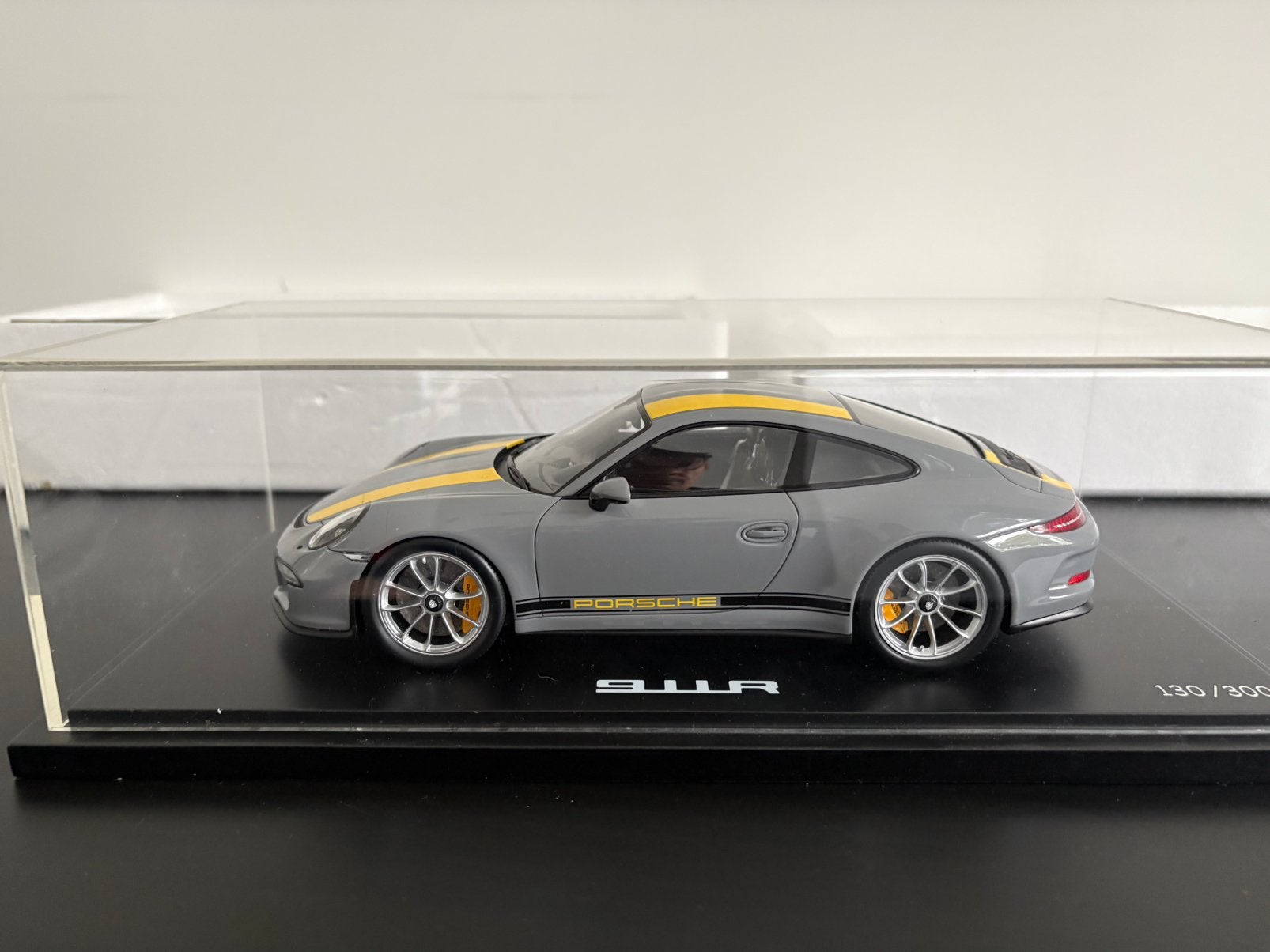 Porsche 911R 1/18 Spark, Enlèvement, Comme neuf