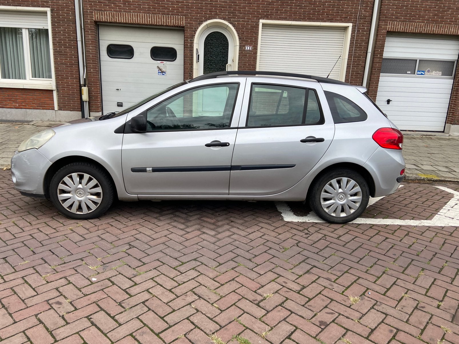 Renault clio 2010 benzine 1.2 zeer proper, Autos, Renault, Boîte manuelle, 5 portes, Particulier, Essence