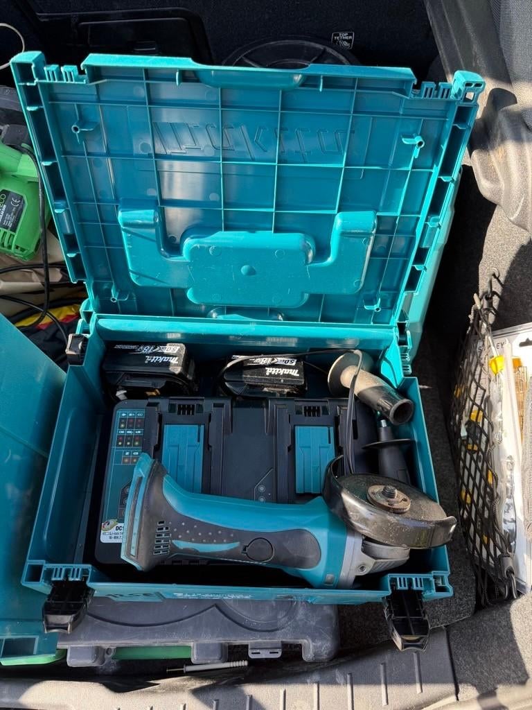 Makita haakse slijper + Cirkelzaag + 2 batterijen, Enlèvement