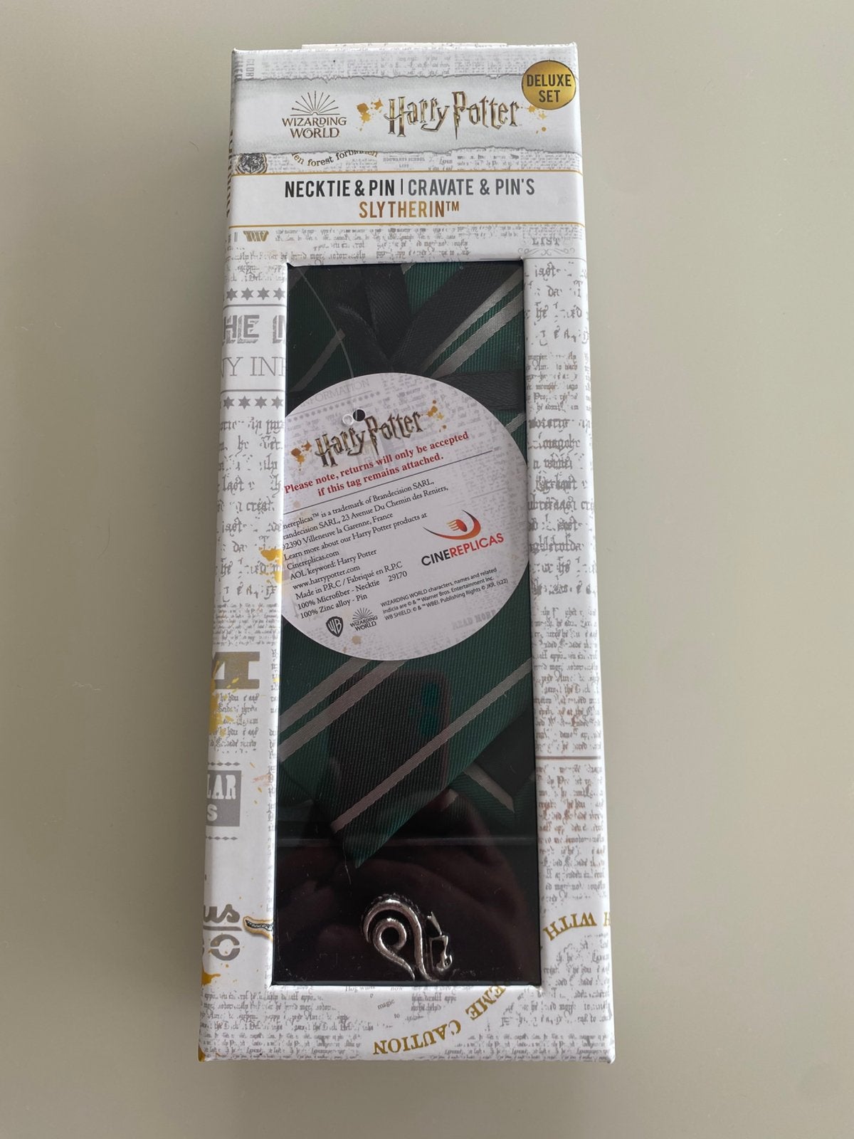 Harry Potter stropdas en metalen pin deluxe box slytherin, Collections, Harry Potter, Enlèvement, Neuf