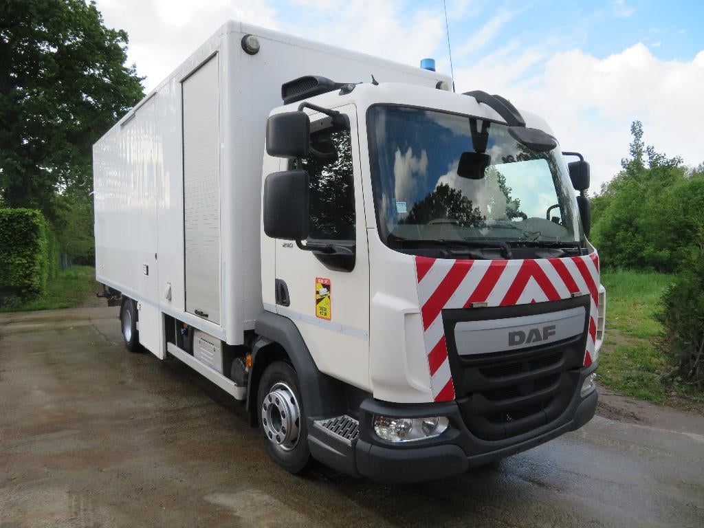 DAF LF210FA - ingericht - 2016 - €6, Auto's, Vrachtwagens, Bedrijf, Te koop, Airbags, Airconditioning, Bluetooth, Centrale vergrendeling