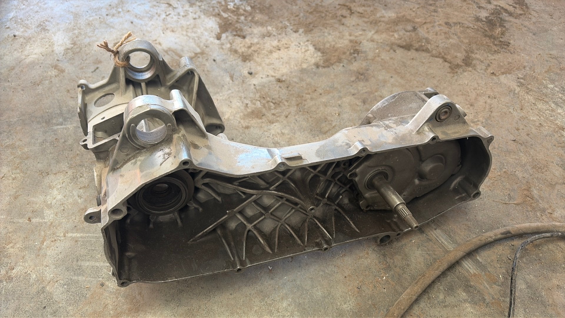 Motorblok aerox kaal, Ophalen