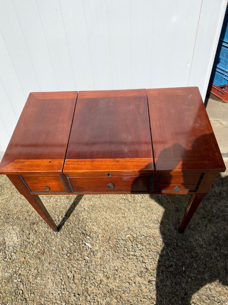 Coiffeuse de style ancien, Enlèvement