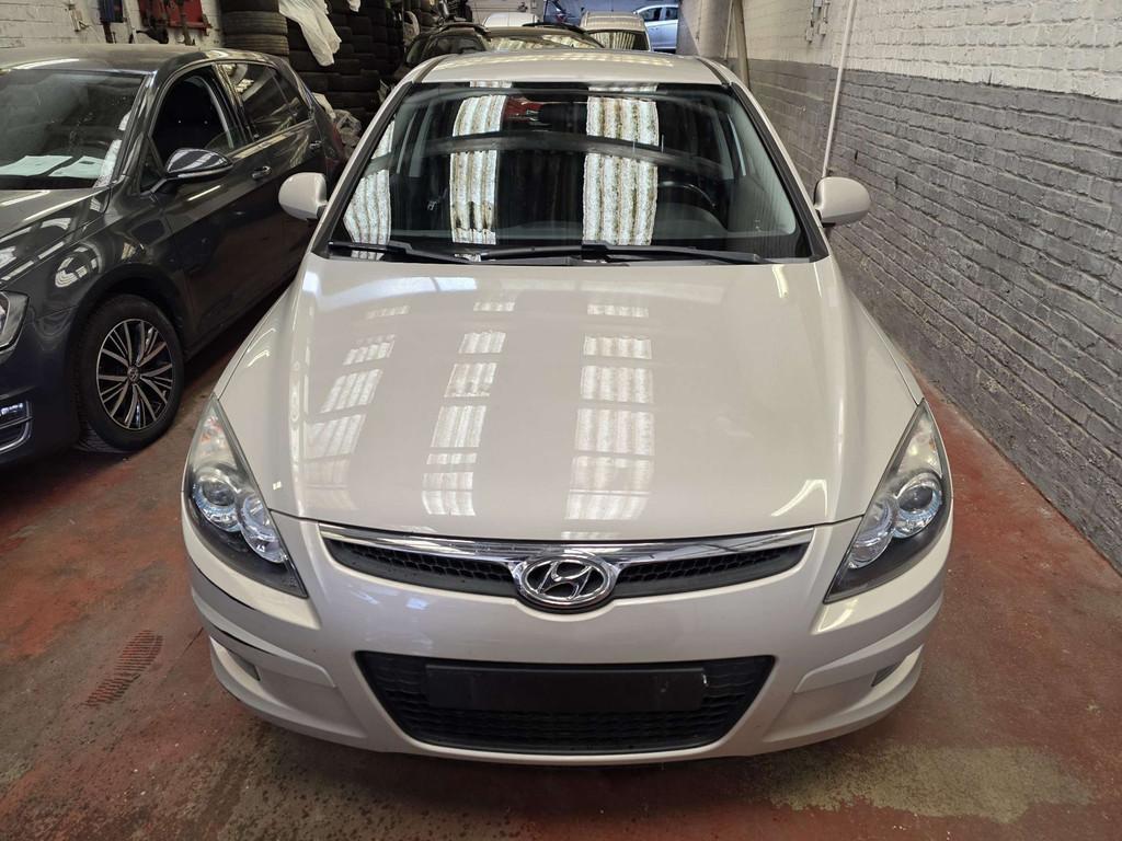 Hyundai i30 1.6 automatique airco, Autos, Hyundai, Achat, Entreprise, 116 ch, Beige