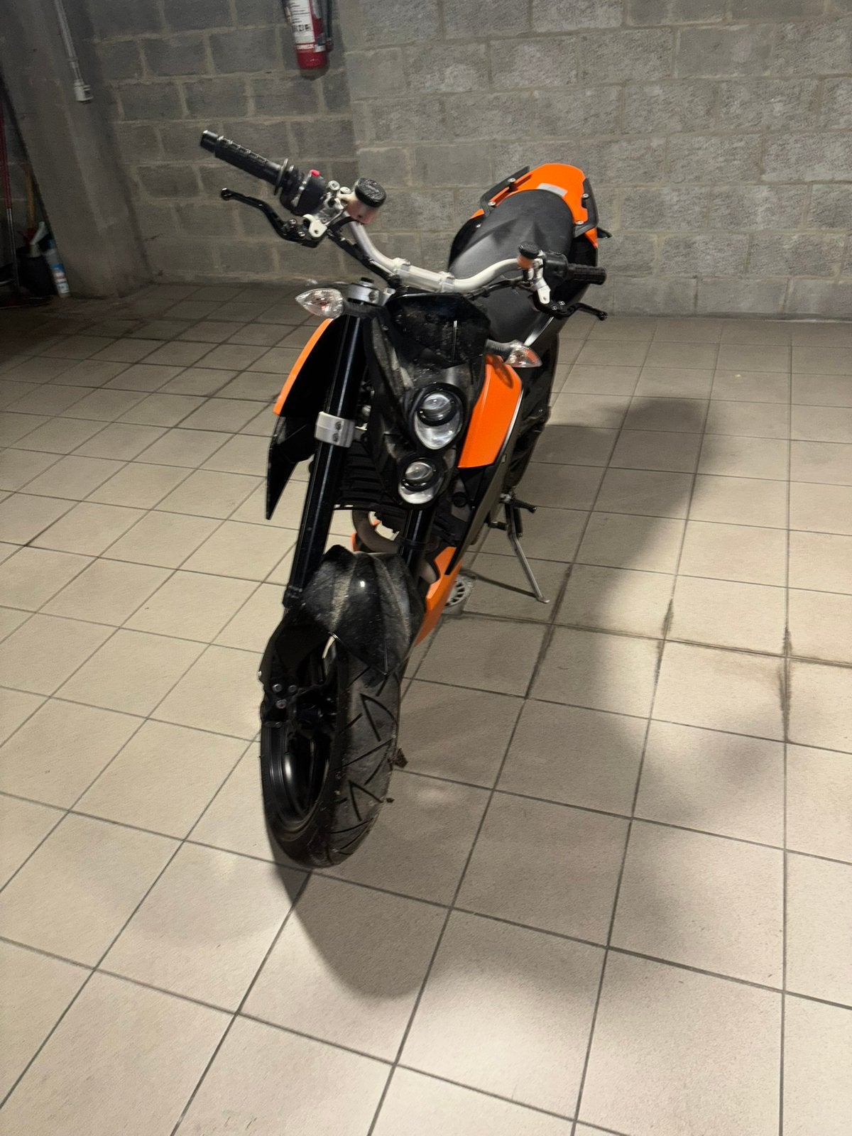 Moto ktm duke 690 gelezen en bedankt, 2 cilinders, Occasion, Motorrijbewijs A, Handgeschakeld