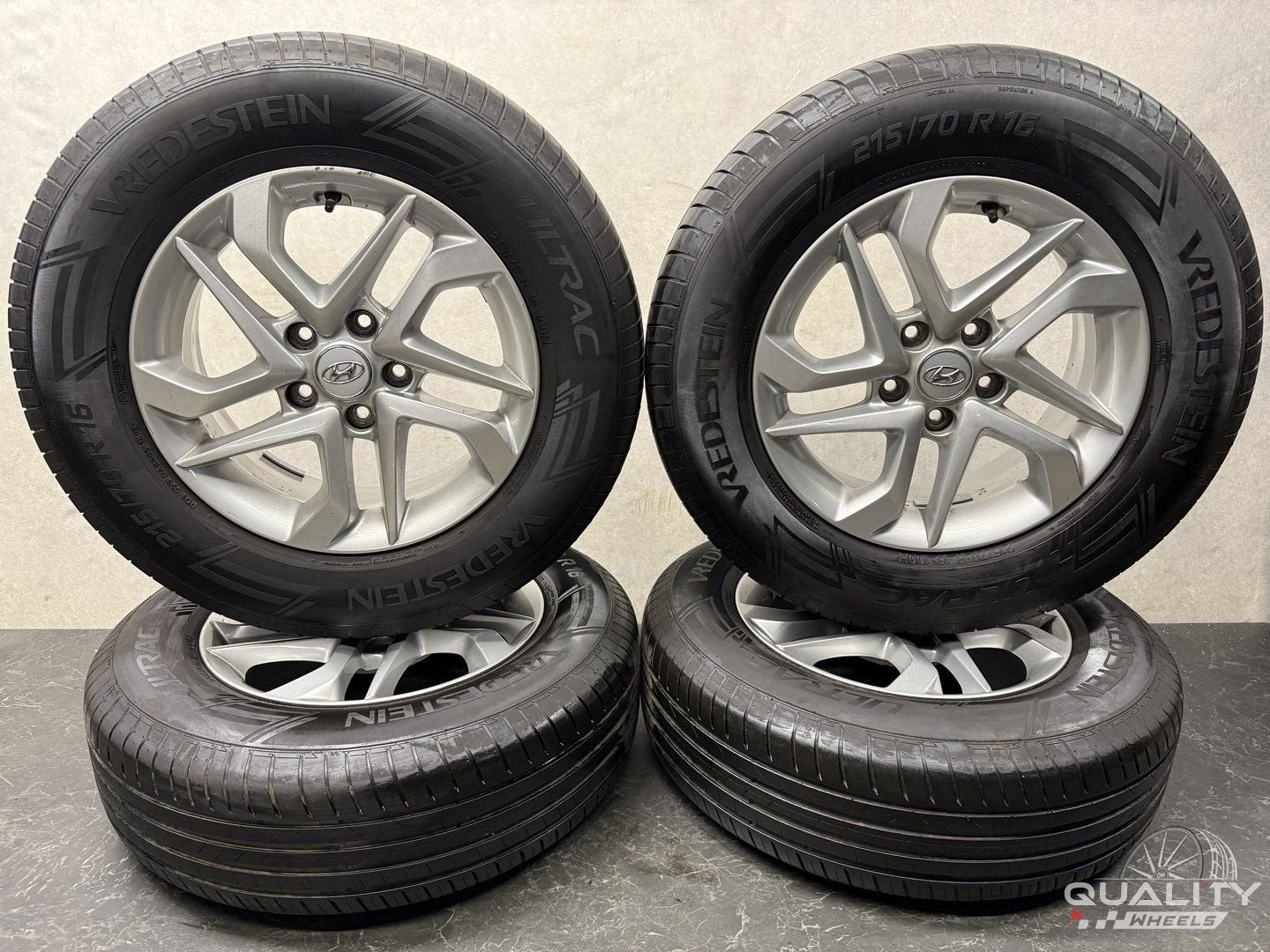 16" Hyundai Tucson, Mitsubishi Outlander, ASX, Eclipse Cross, Autos : Pièces & Accessoires, Pneus & Jantes, Pneus et Jantes, 215 mm