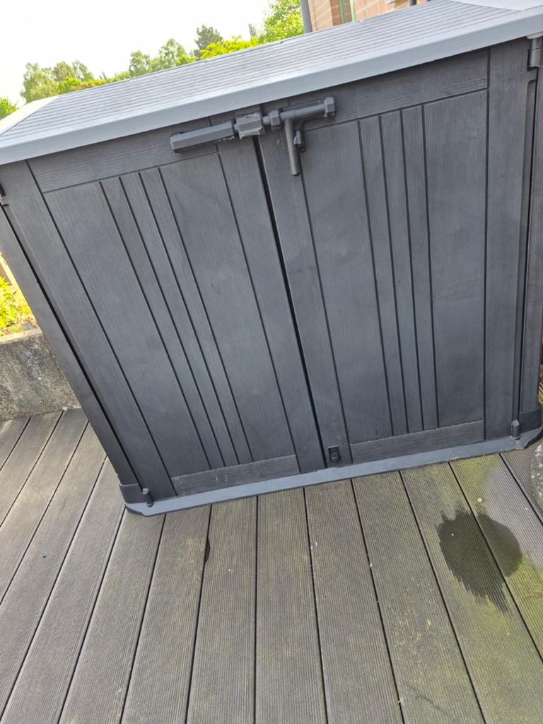 Meuble de jardin Keter 880 litres 1an d’âge, Enlèvement