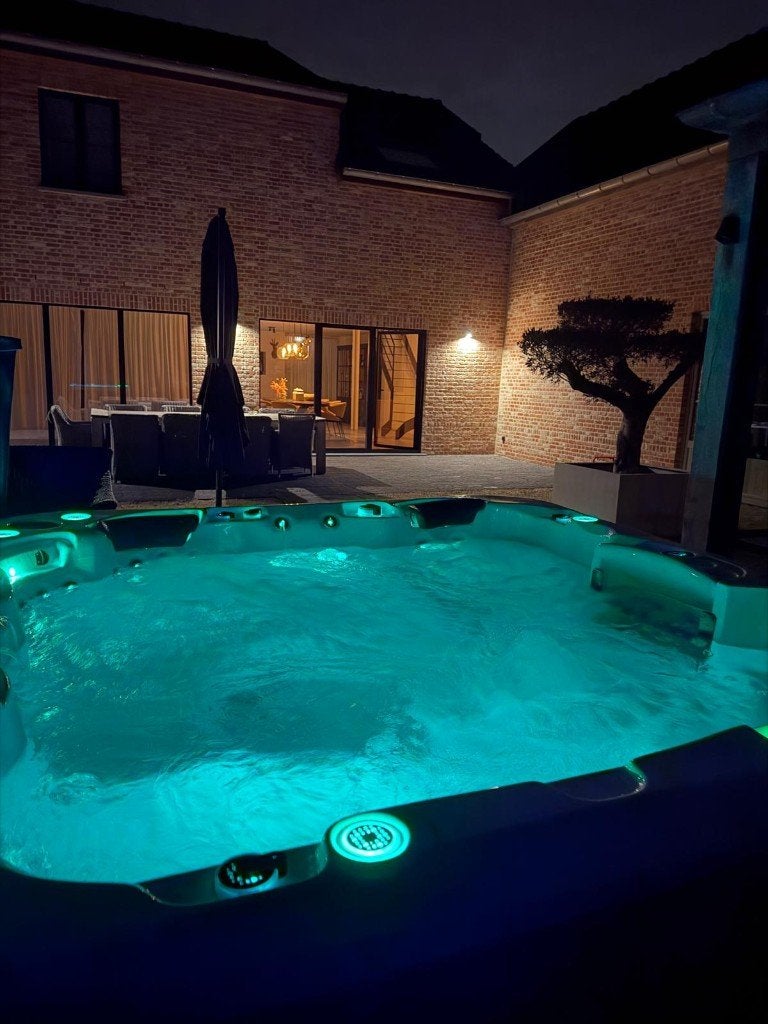 Vortex Spectrum jacuzzi – 6 p. - 230x230 – zeer goede staat, Ophalen, Afdekzeil, Zo goed als nieuw, Inbouw