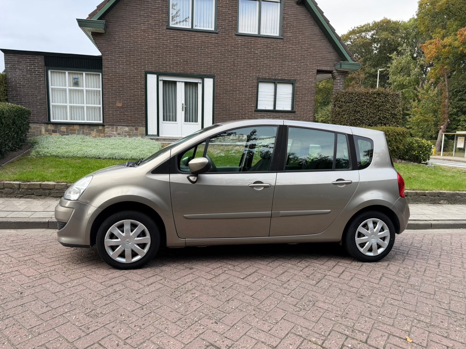 Renault Grand Modus 1.2i benzine 098000km Airco gekeurd, Dealer onderhouden, Bedrijf, 5 deurs, https://public.car-pass.be/vhr/bd96900a-9800-495e-b529-d8434f5f215a