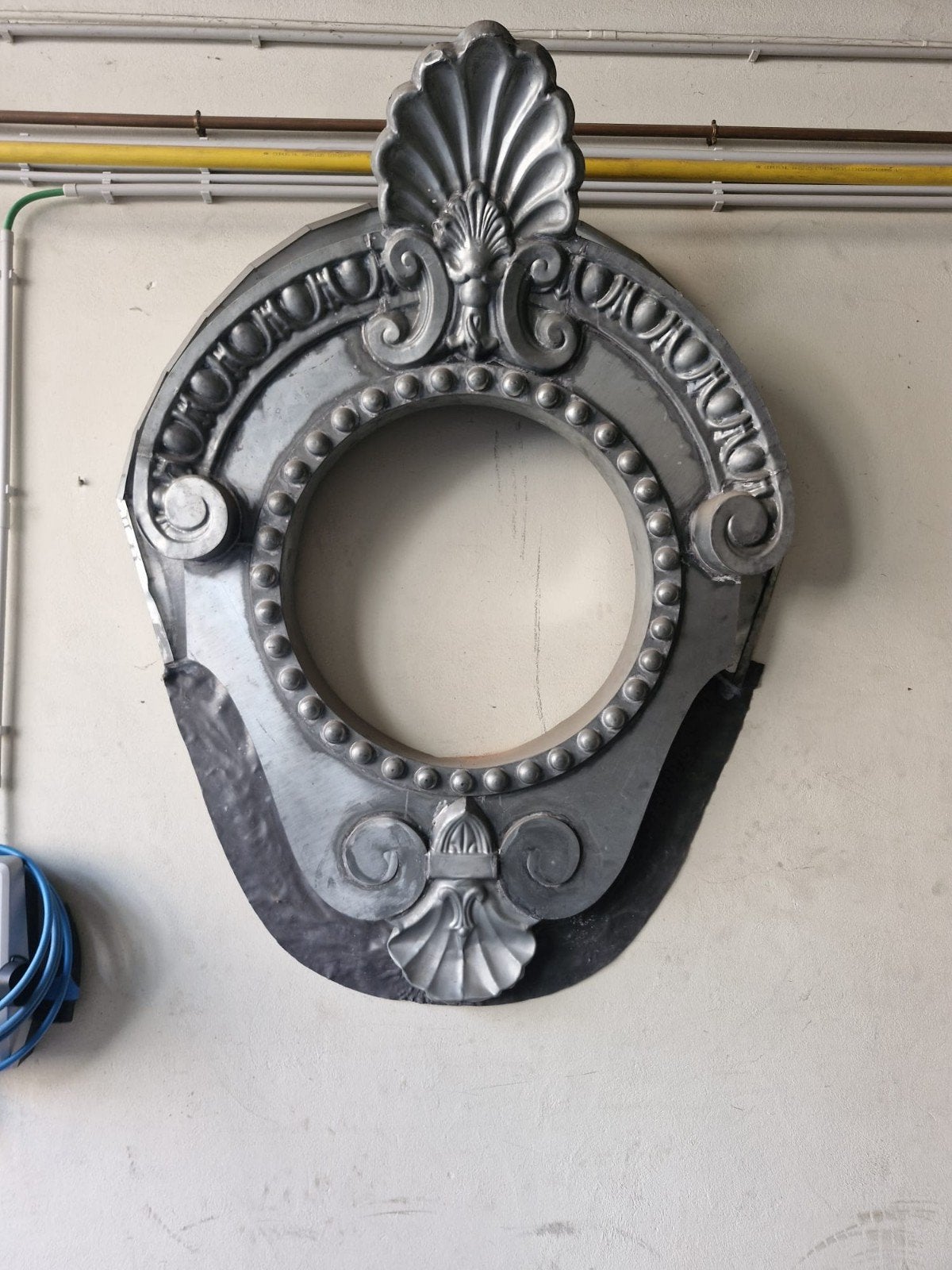 Antiek Zink ornament, Ophalen
