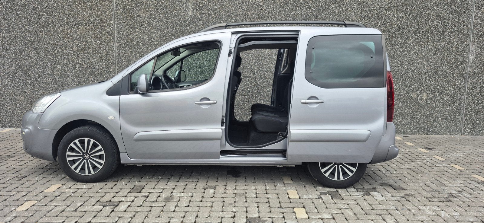 Peugeot Partner Tepee *DUBBELE SCHUIFDEUR* GROOT ONDERHOUD, Auto's, Voorwielaandrijving, Dealer onderhouden, Bluetooth, 5 deurs