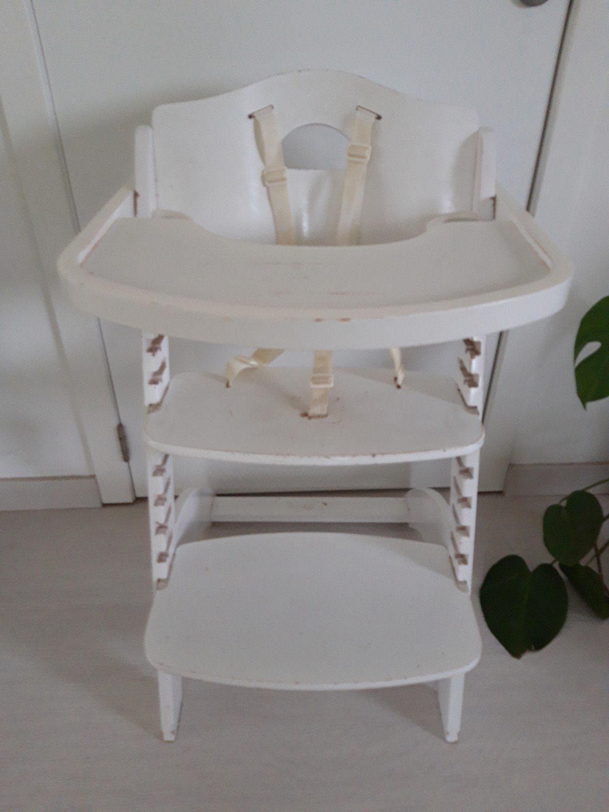 Witte houten kinderstoel, Enlèvement, Utilisé, Chaise évolutive, Plateau amovible