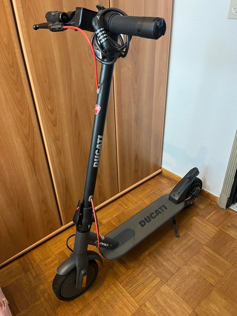 Ducati elektische step Pro-I ev, Fietsen en Brommers, Steps, Ophalen, Zo goed als nieuw, Elektrische step (E-scooter)