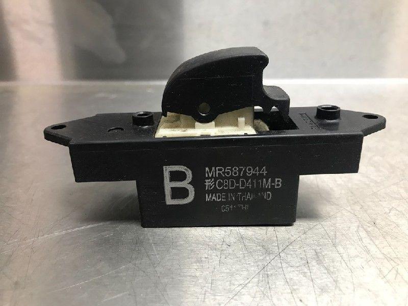 RAAMSCHAKELAAR Mitsubishi ASX (01-2010/03-2023) (|MR587944|), Auto-onderdelen, Gebruikt, Mitsubishi