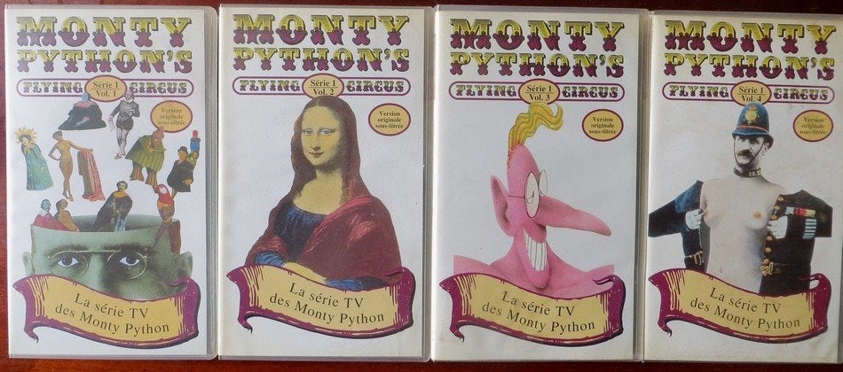 SET DE 4 CASSETTES VHS  - MONTY PYTHON'S FLYING CIRCUS, Anglais, Série télévisée ou Programme TV, Comme neuf, À partir de 12 ans